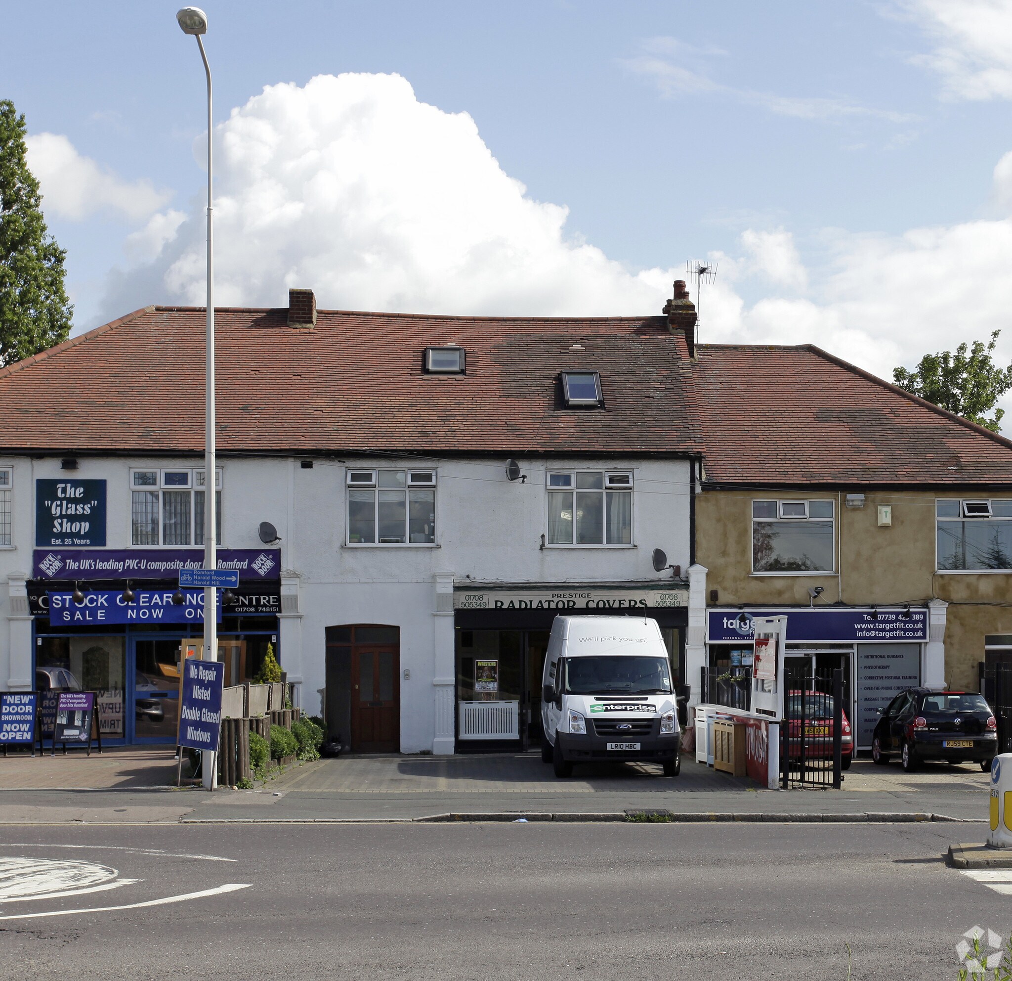 8 Hog Hill Rd, Romford for lease Primary Photo- Image 1 of 8