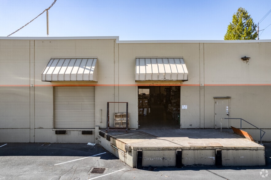 3241-3255 NW Yeon Ave, Portland, OR for lease - Building Photo - Image 3 of 6