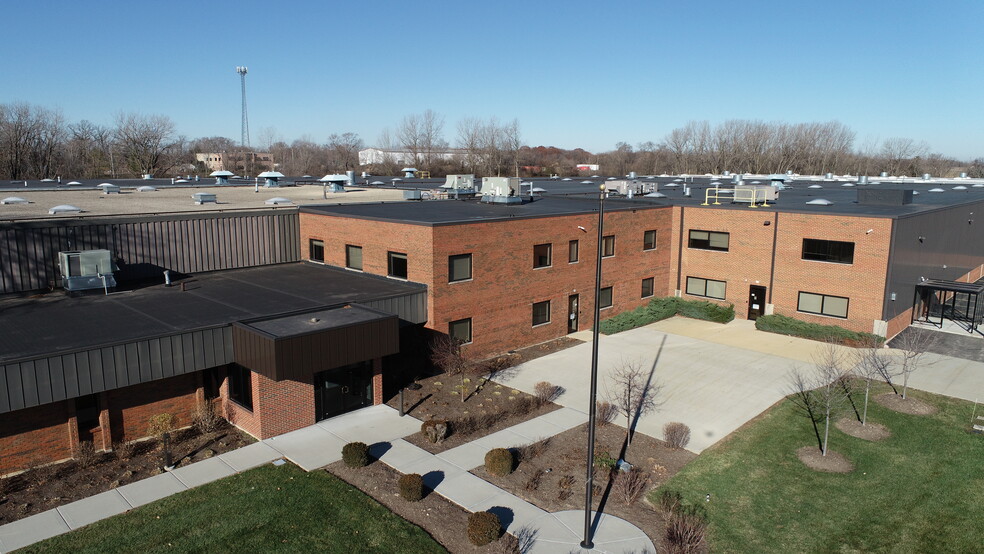 3001 N Darrell Rd, Island Lake, IL for lease - Building Photo - Image 1 of 6