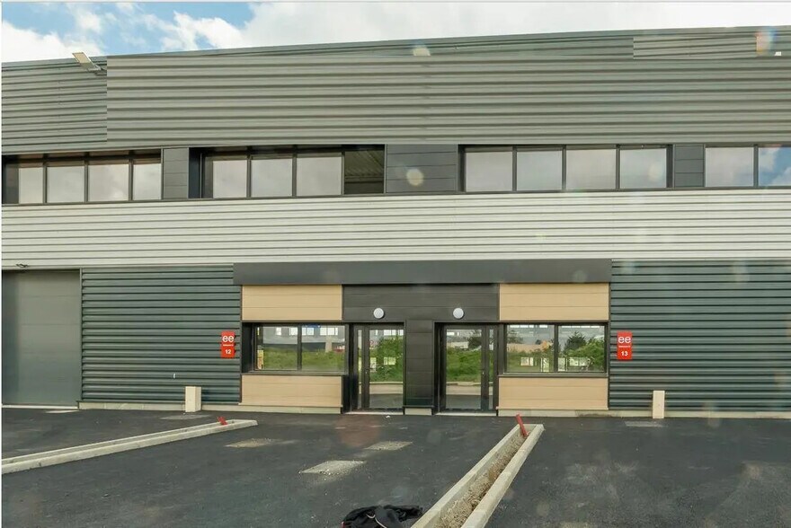 Flex in Aulnay-sous-Bois for lease - Building Photo - Image 1 of 6