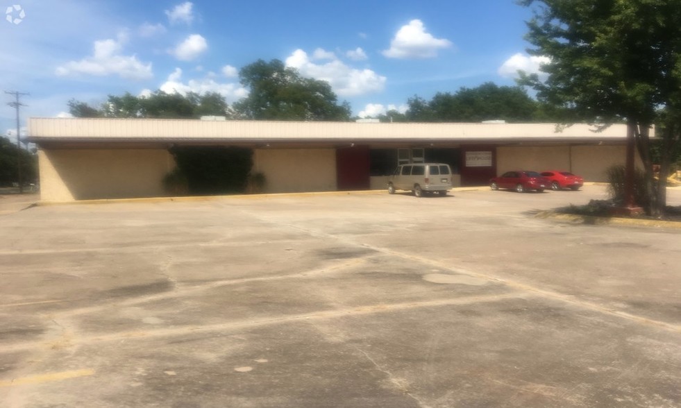 801 E Main St, Tishomingo, OK for sale - Primary Photo - Image 1 of 1