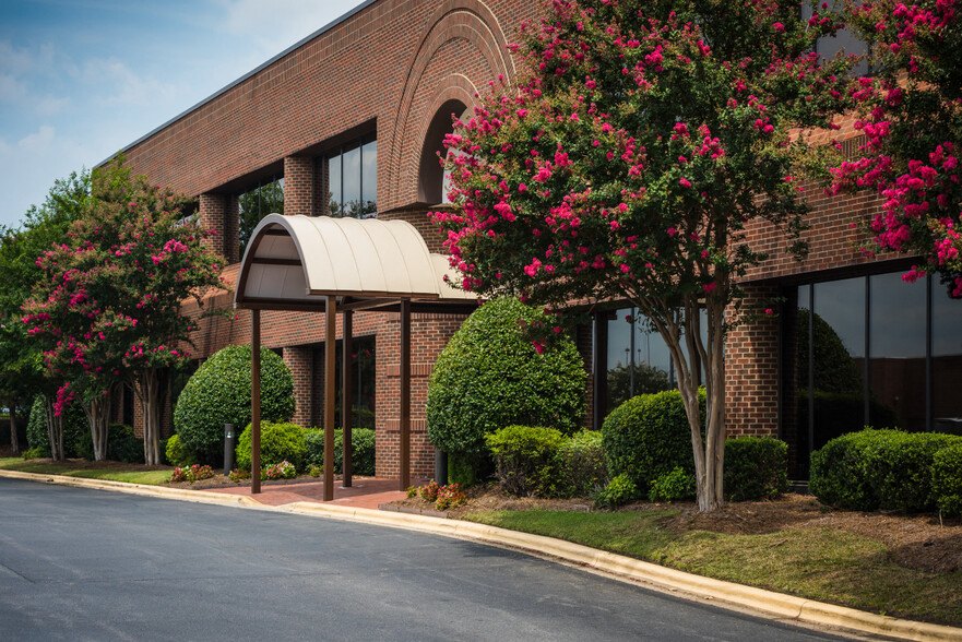 10512 Park Rd, Charlotte, NC for lease - Building Photo - Image 3 of 14