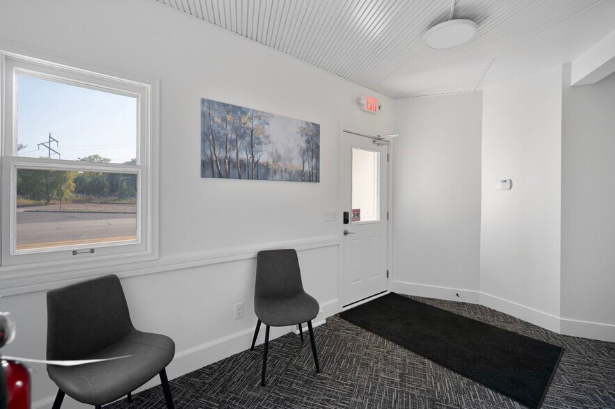 4740 N 42nd Ave, Golden Valley, MN for lease - Building Photo - Image 3 of 38