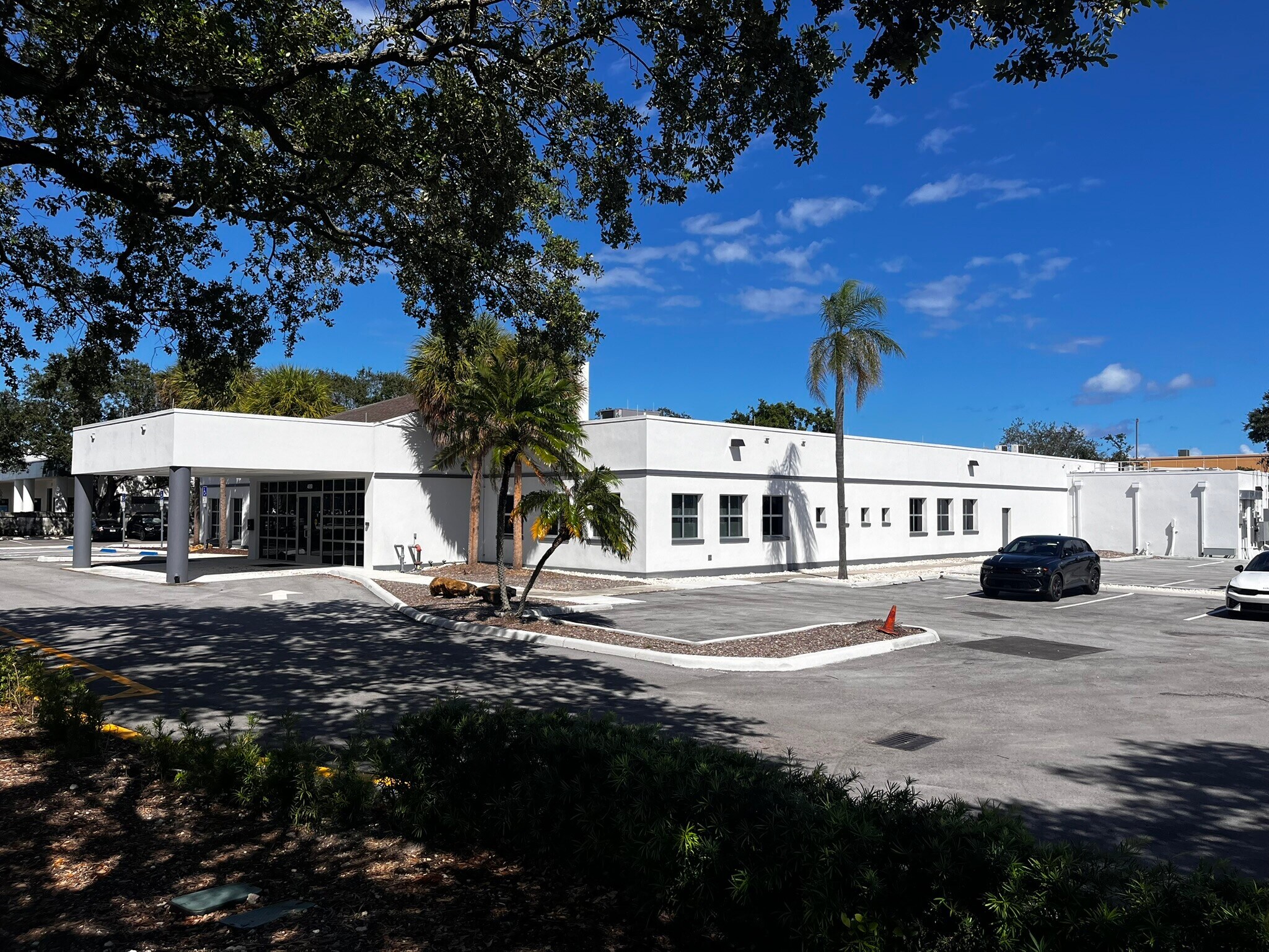4650 N Dixie Hwy, Oakland Park, FL for lease Building Photo- Image 1 of 29