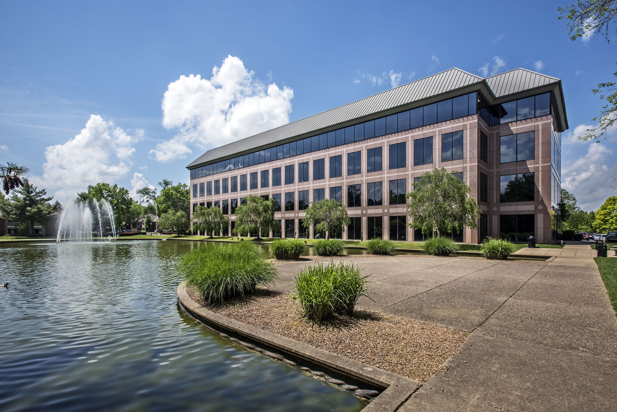 100 Mallard Creek Rd, Louisville, KY for lease Building Photo- Image 1 of 2