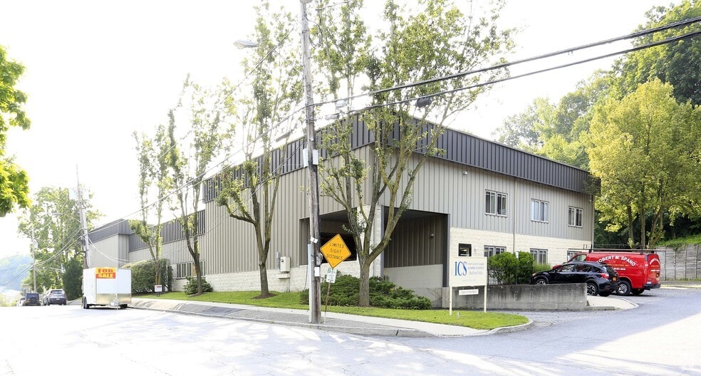 205-235 Adams St, Bedford Hills, NY for sale - Primary Photo - Image 1 of 1