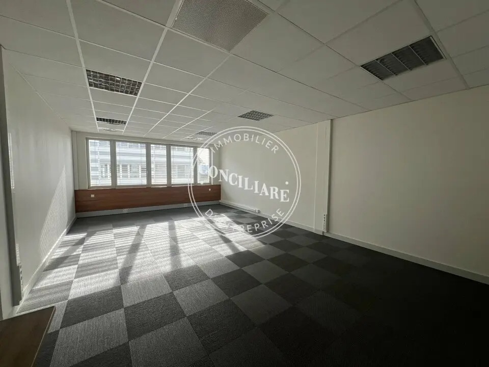 Office in Toulouse for lease Interior Photo- Image 1 of 4