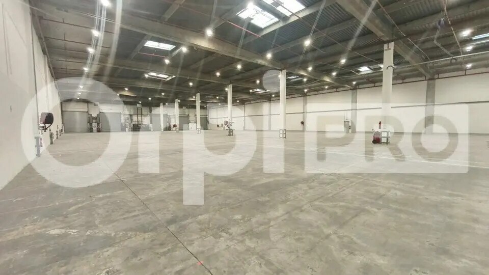 Industrial in Les Ulis for lease - Interior Photo - Image 1 of 5