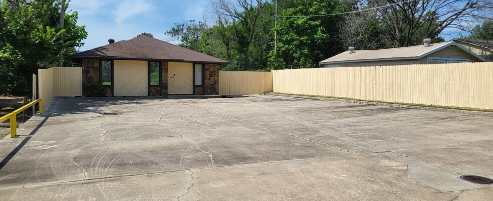 813 E Darrow St, Shawnee, OK for lease - Building Photo - Image 2 of 17