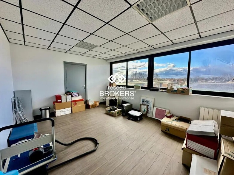 Office in Gonesse for lease - Interior Photo - Image 3 of 3