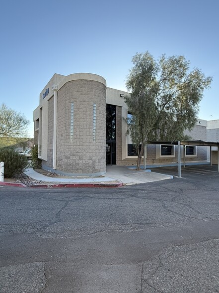 325 W Melinda Ln, Phoenix, AZ for sale - Building Photo - Image 2 of 16