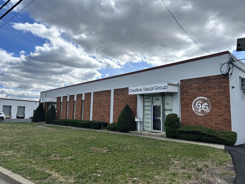 150 Commerce Rd, Carlstadt, NJ for lease - Building Photo - Image 1 of 3