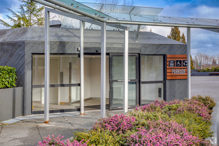 6450 Roberts St, Burnaby, BC for lease - Building Photo - Image 2 of 6