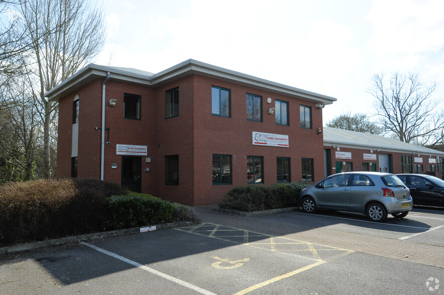 Epsom Sq, Trowbridge for lease - Building Photo - Image 3 of 5