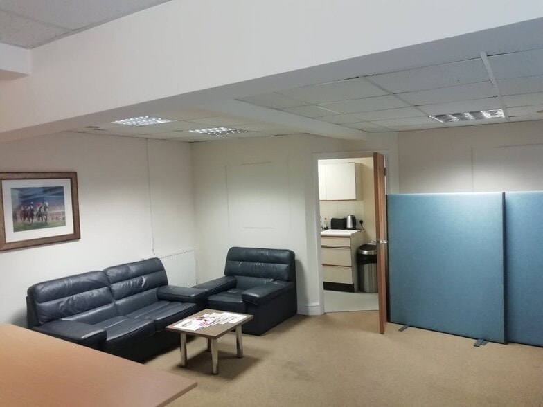 Charters Rd, Ascot for lease - Building Photo - Image 3 of 5