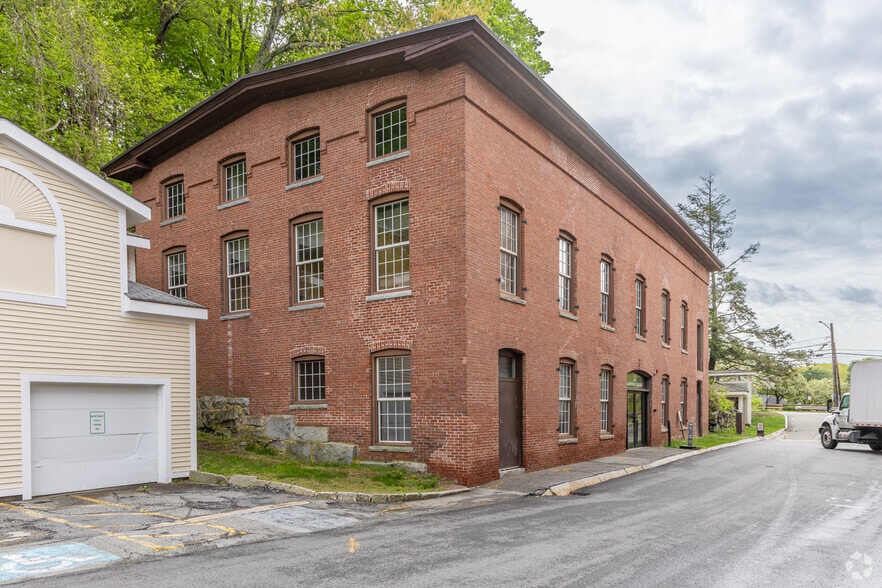 12 Damonmill Sq, Concord, MA for lease - Building Photo - Image 2 of 5