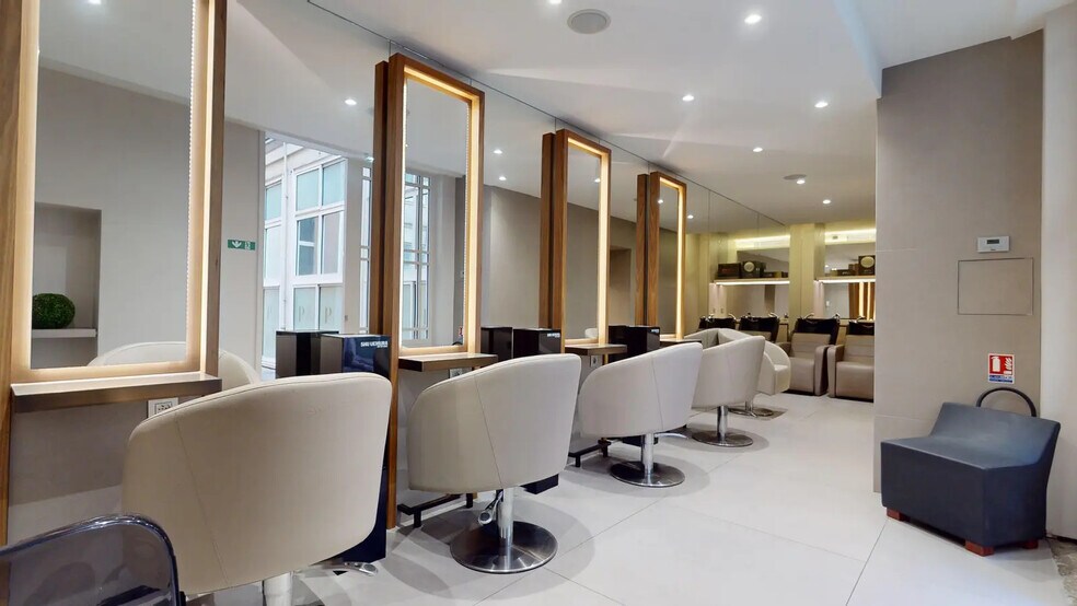 Retail in Lyon for lease - Interior Photo - Image 3 of 7