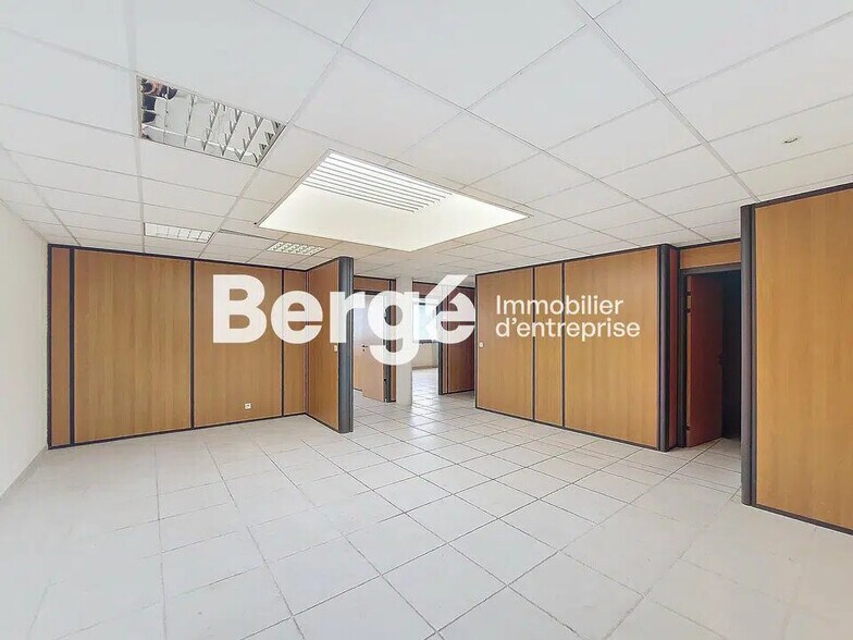 Office in Mandelieu-la-Napoule for sale - Interior Photo - Image 2 of 5