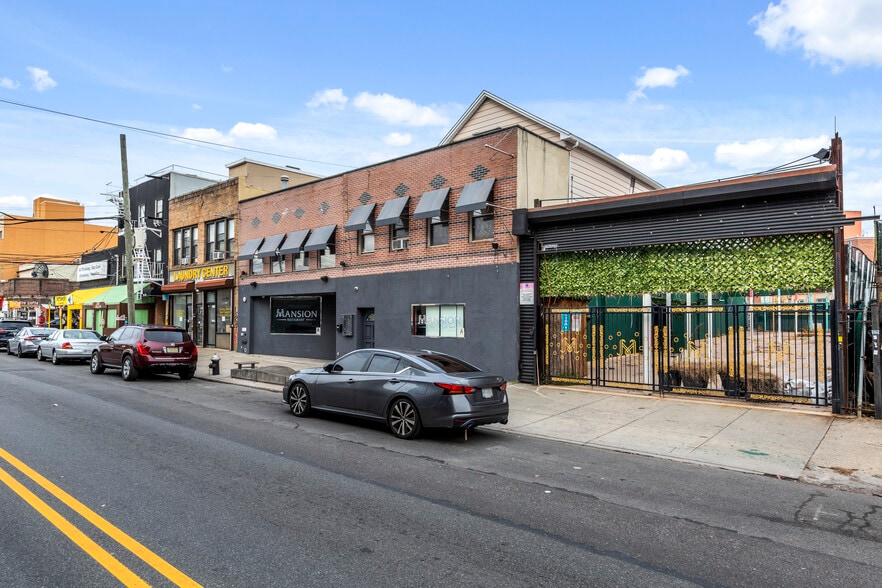 4611 Broadway, Astoria, NY for lease - Building Photo - Image 1 of 12