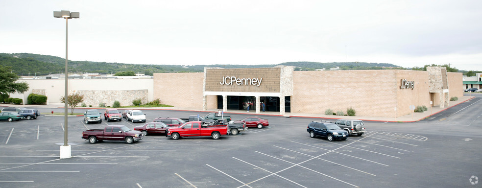 200 Sidney Baker St S, Kerrville, TX for lease - Building Photo - Image 2 of 6