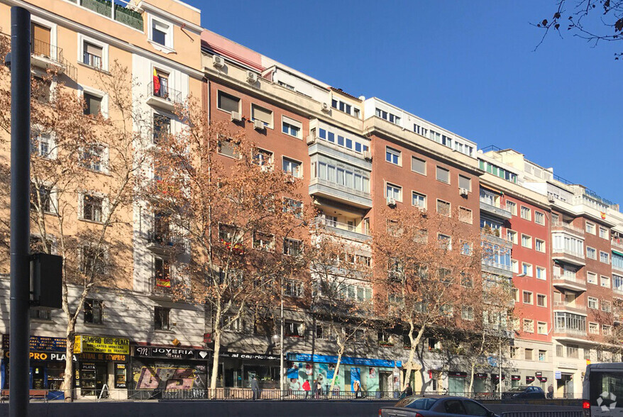 Multifamily in Madrid, MAD for sale - Primary Photo - Image 1 of 2