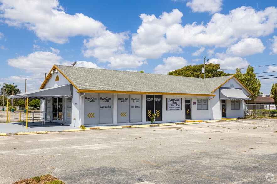 1575-1589 S Military Trl portfolio of 2 properties for sale on LoopNet.com - Primary Photo - Image 2 of 2