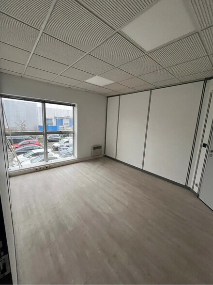 Office in Trappes for lease - Interior Photo - Image 3 of 7