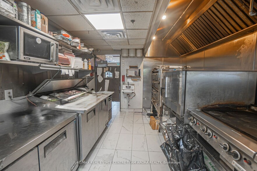 2980 Drew Rd, Mississauga, ON for sale - Interior Photo - Image 3 of 13