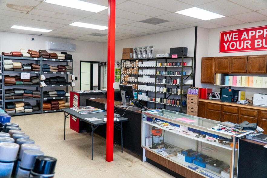 3911 Woodbury Dr, Austin, TX for lease - Building Photo - Image 3 of 7