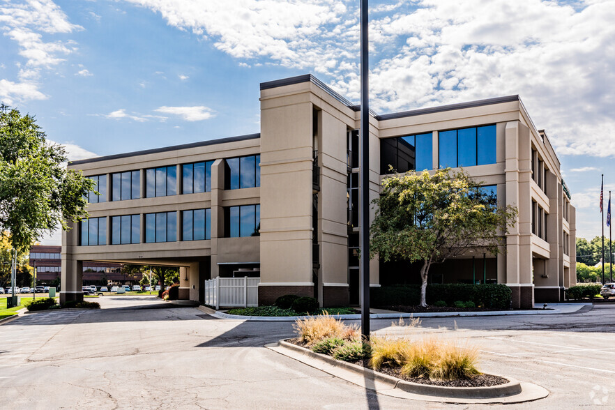 4650 College Blvd, Overland Park, KS for lease - Building Photo - Image 3 of 5