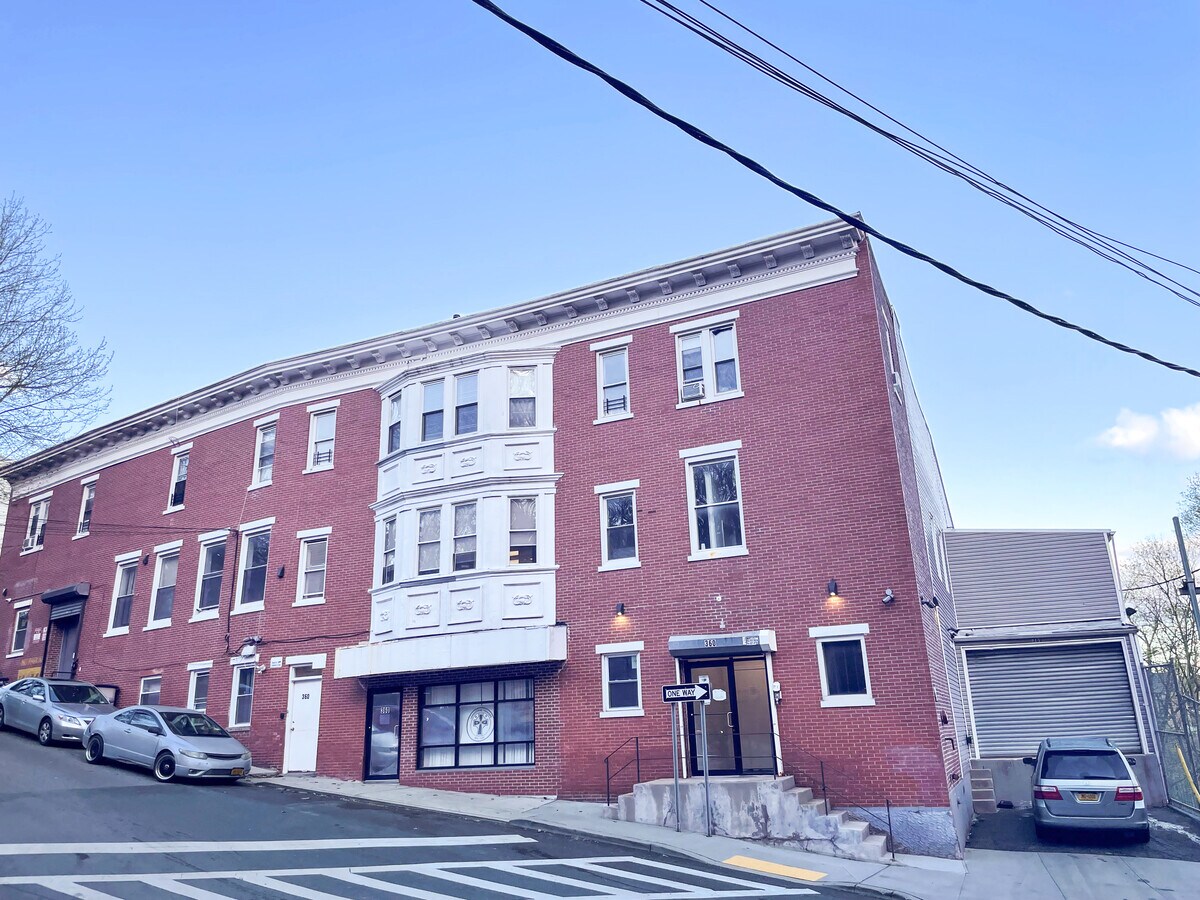 360 Ashburton Ave, Yonkers, NY 10701