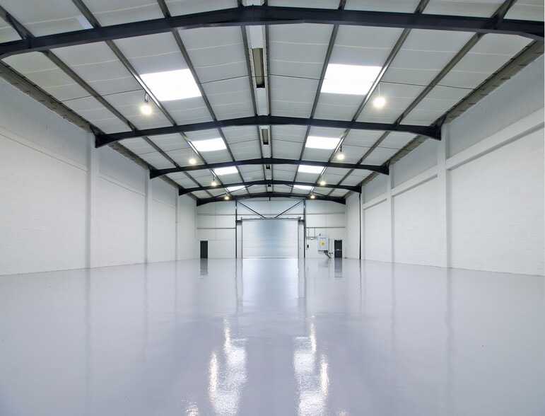 1-4 Cartwright Rd, Stevenage for lease - Building Photo - Image 2 of 9