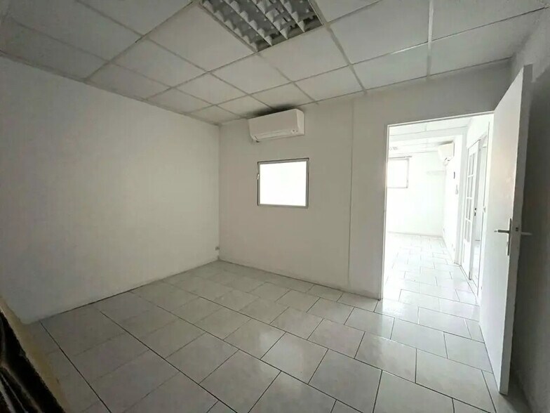 Office in Le Cannet for lease - Interior Photo - Image 3 of 4