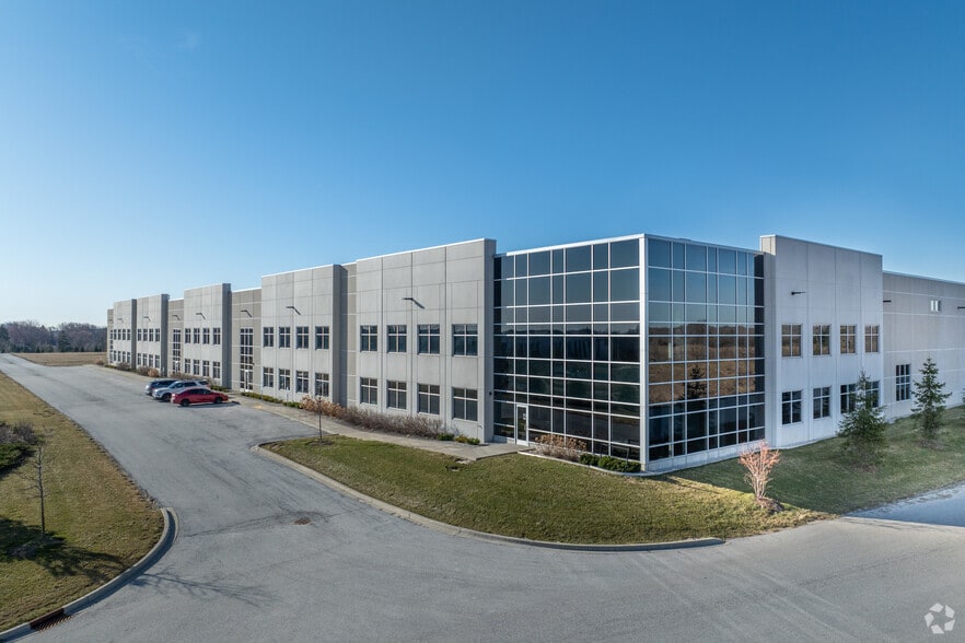 W130 N8675 Old Orchard Rd, Menomonee Falls, WI for lease - Primary Photo - Image 1 of 5