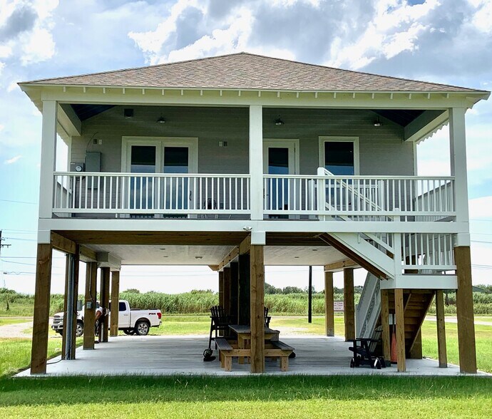 5746 Dowling rd, Sabine Pass, TX 77655