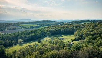 5 Homestead Farm Ln, Millerton NY - Motel