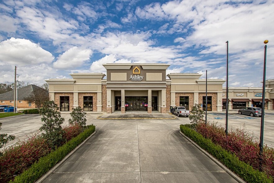 810 W Highway 30, Gonzales, LA 70737