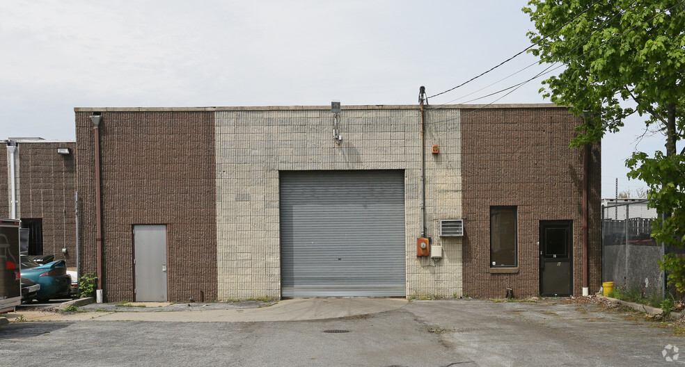 16 Saint Johns Pl, Freeport, NY for lease - Building Photo - Image 1 of 3