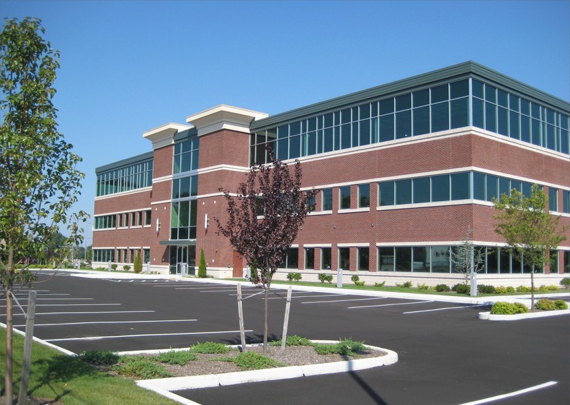 300 Jefferson Blvd, Warwick, RI for lease - Primary Photo - Image 1 of 3