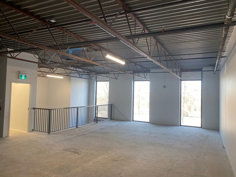 1215 38 Av NE, Calgary, AB for sale - Interior Photo - Image 2 of 10