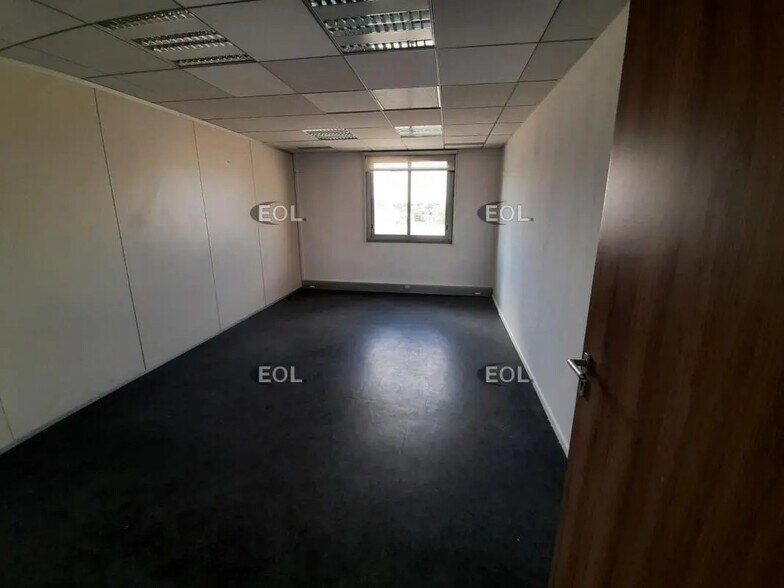 Office in Ivry-sur-Seine for lease - Interior Photo - Image 3 of 5