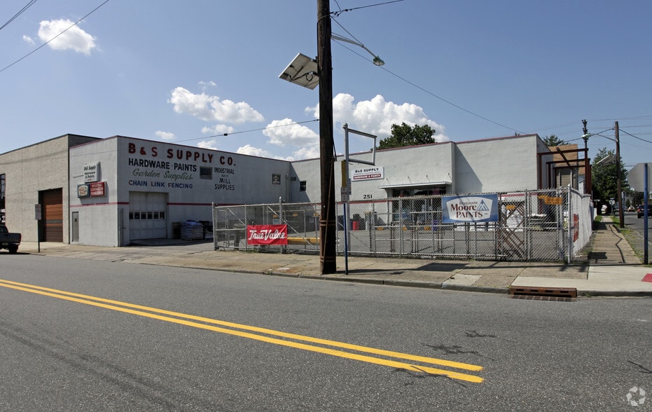 251 Hudson St, Hackensack, NJ for lease - Building Photo - Image 2 of 12