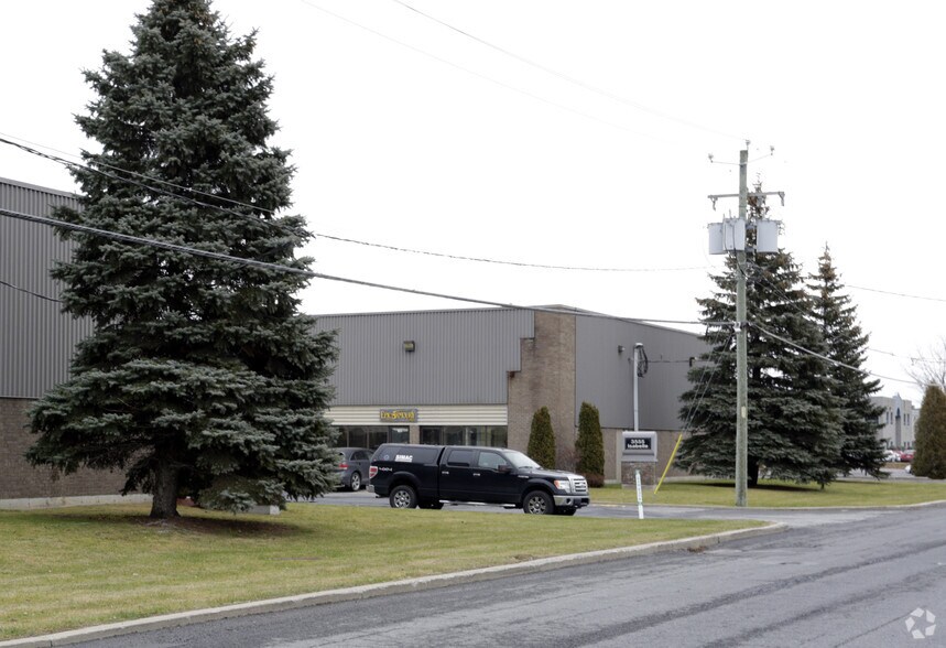 3555 Rue Isabelle, Brossard, QC for lease - Building Photo - Image 2 of 3