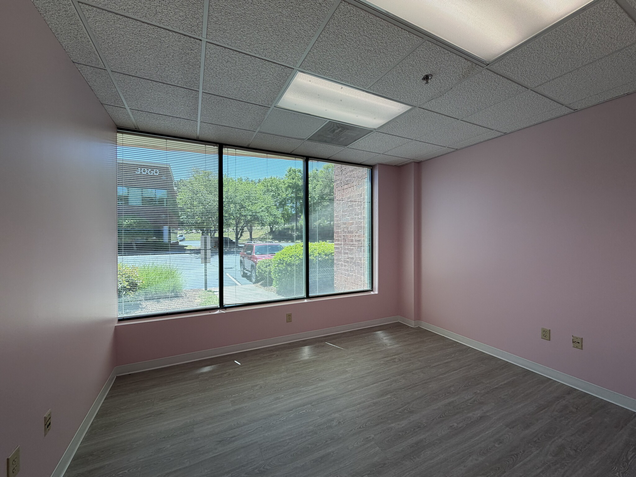 3050 Royal Blvd S, Alpharetta, GA for lease Interior Photo- Image 1 of 5