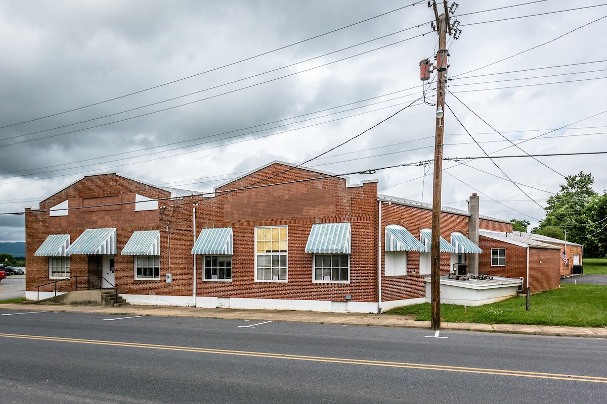 154 W Spotswood Ave, Elkton, VA 22827