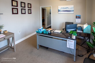 675 NE Hemlock Ave, Redmond, OR for lease Interior Photo- Image 2 of 10