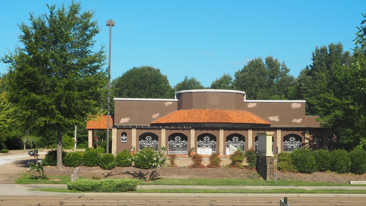 7049 Old Canton Rd, Ridgeland, MS 39157