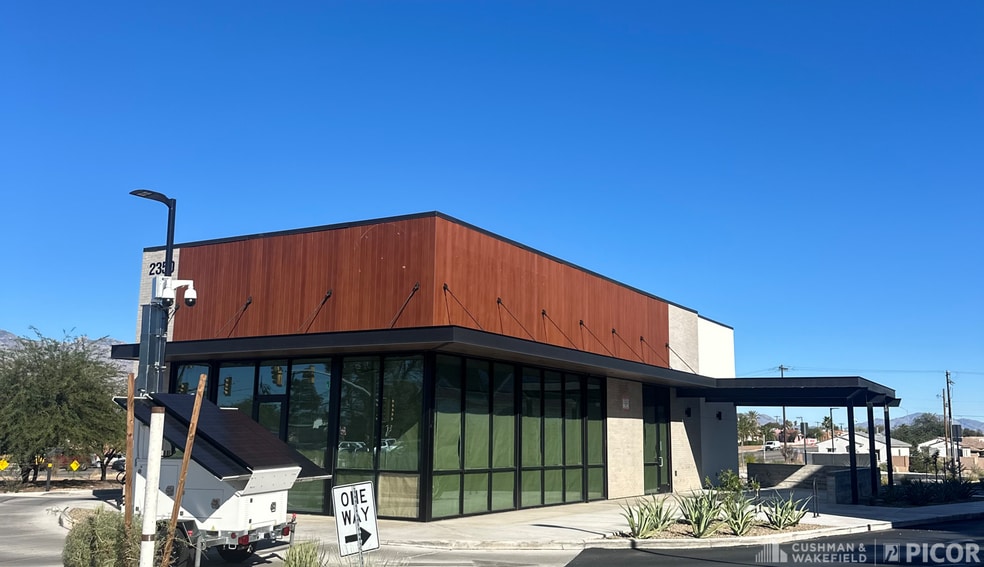 2350 N Campbell Ave, Tucson, AZ for lease - Building Photo - Image 2 of 3
