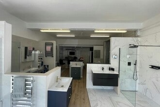 192 Dukes Ride, Crowthorne for lease Interior Photo- Image 2 of 4