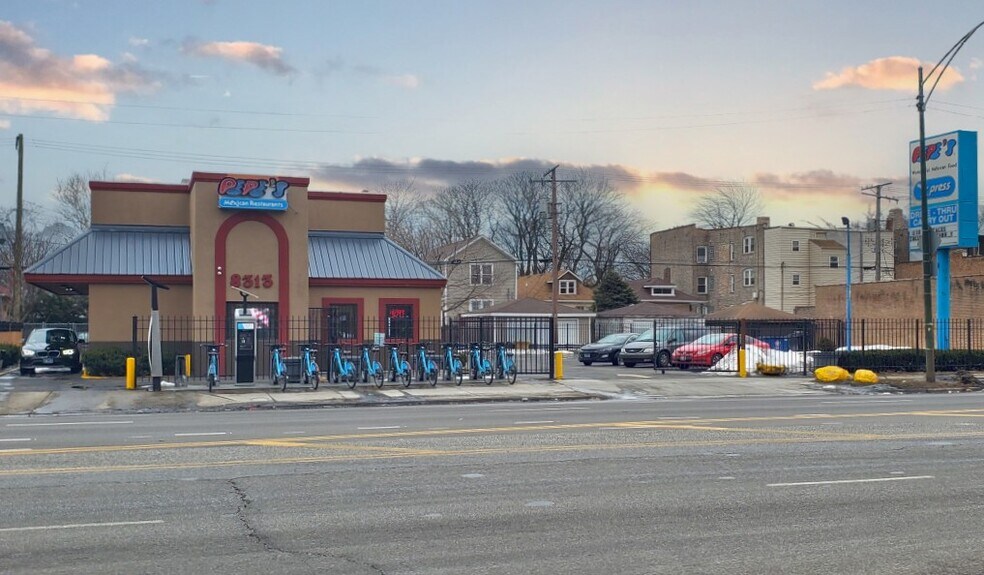 8315 S Cottage Grove Ave, Chicago, IL for lease - Building Photo - Image 2 of 2